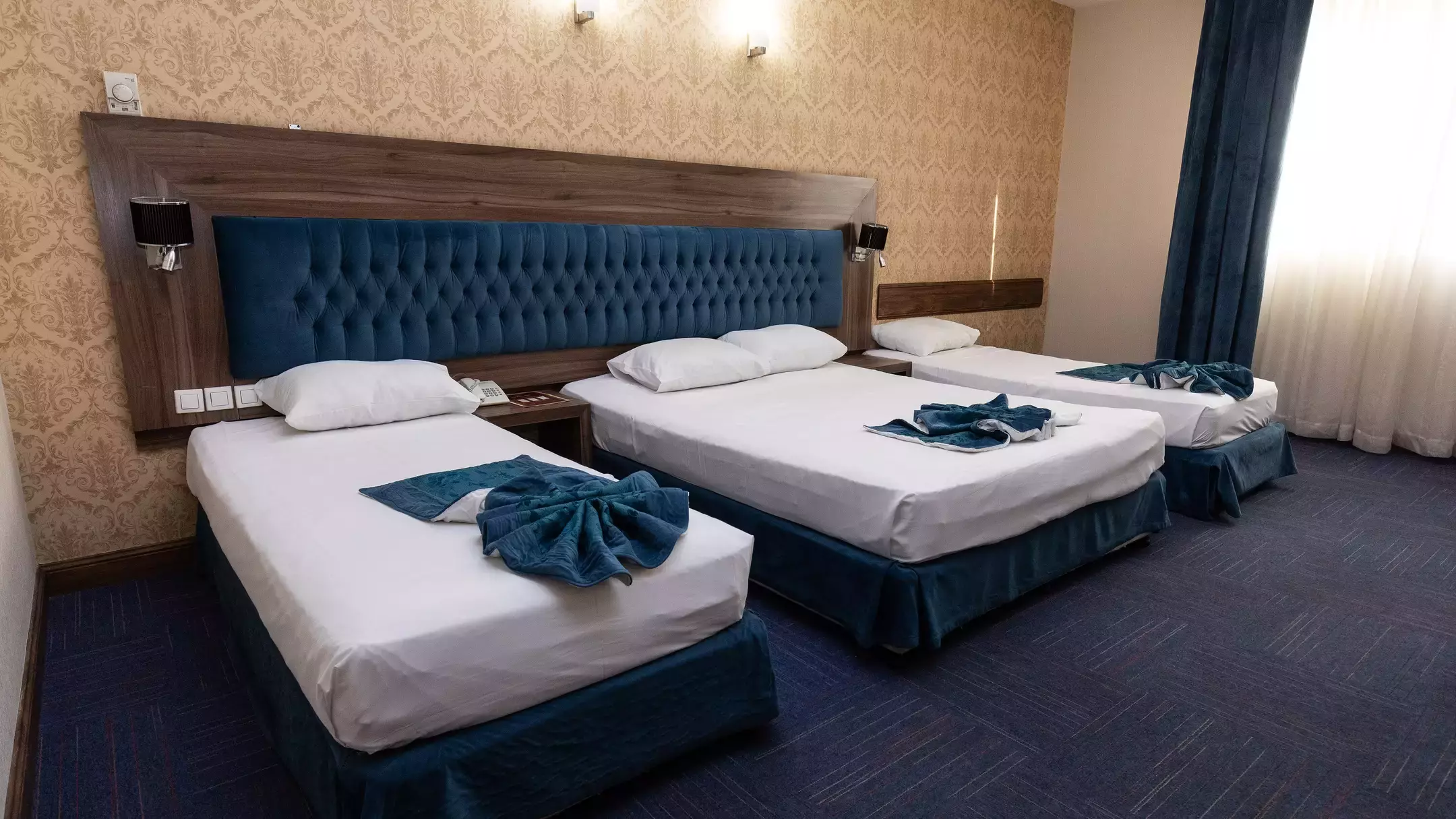 Alibaba https://cdn.alibaba.ir/ostorage/hotel-accommodation-images/67054027ab97af8211912533_66e7ebac0865d826250ba790_هتل ایران زمین - اتاق چهارتخته دبل سینگل (1).webp